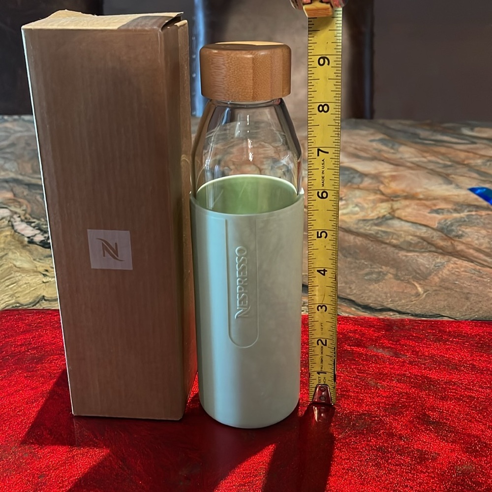 Nespresso glass water bottle with silicone sleeve - Picture 2 of 8